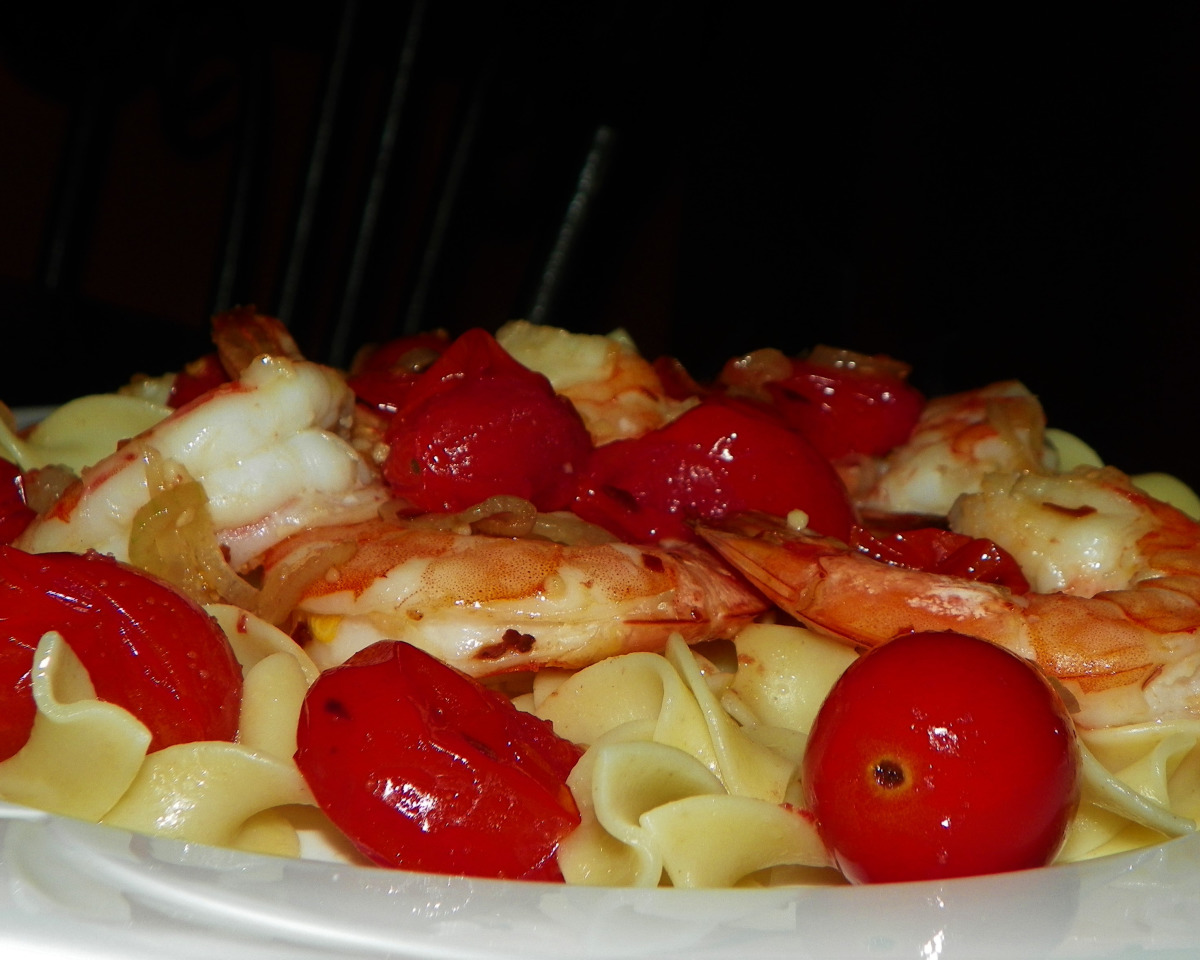 Sautéed Shrimp and Cherry Tomato Pasta