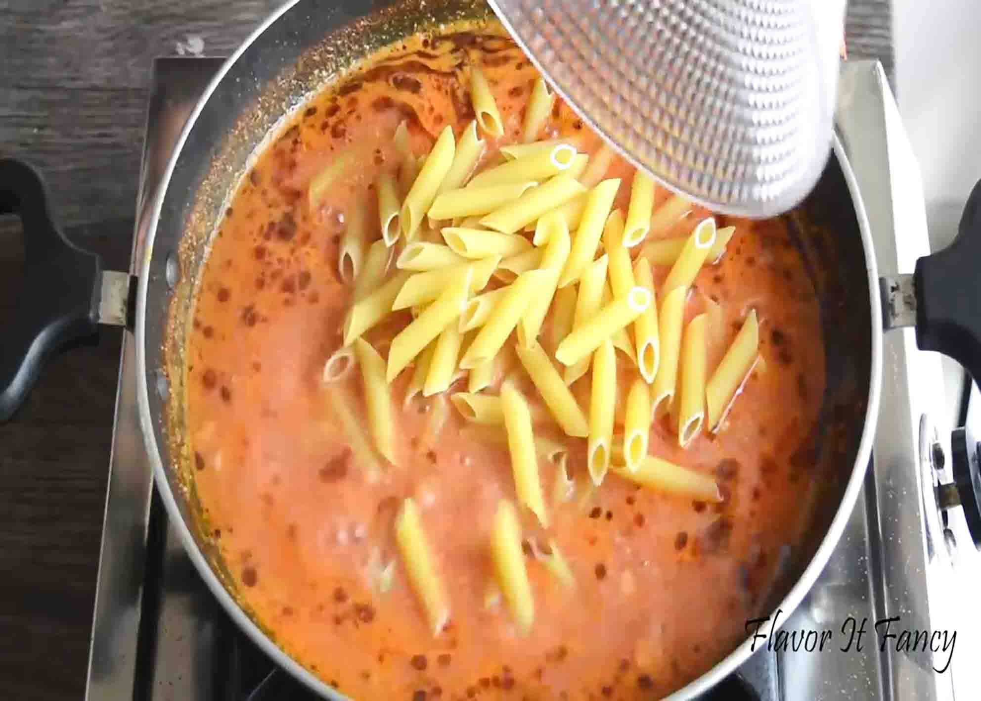One-Pot Cheesy Chicken and Vegetable Pasta