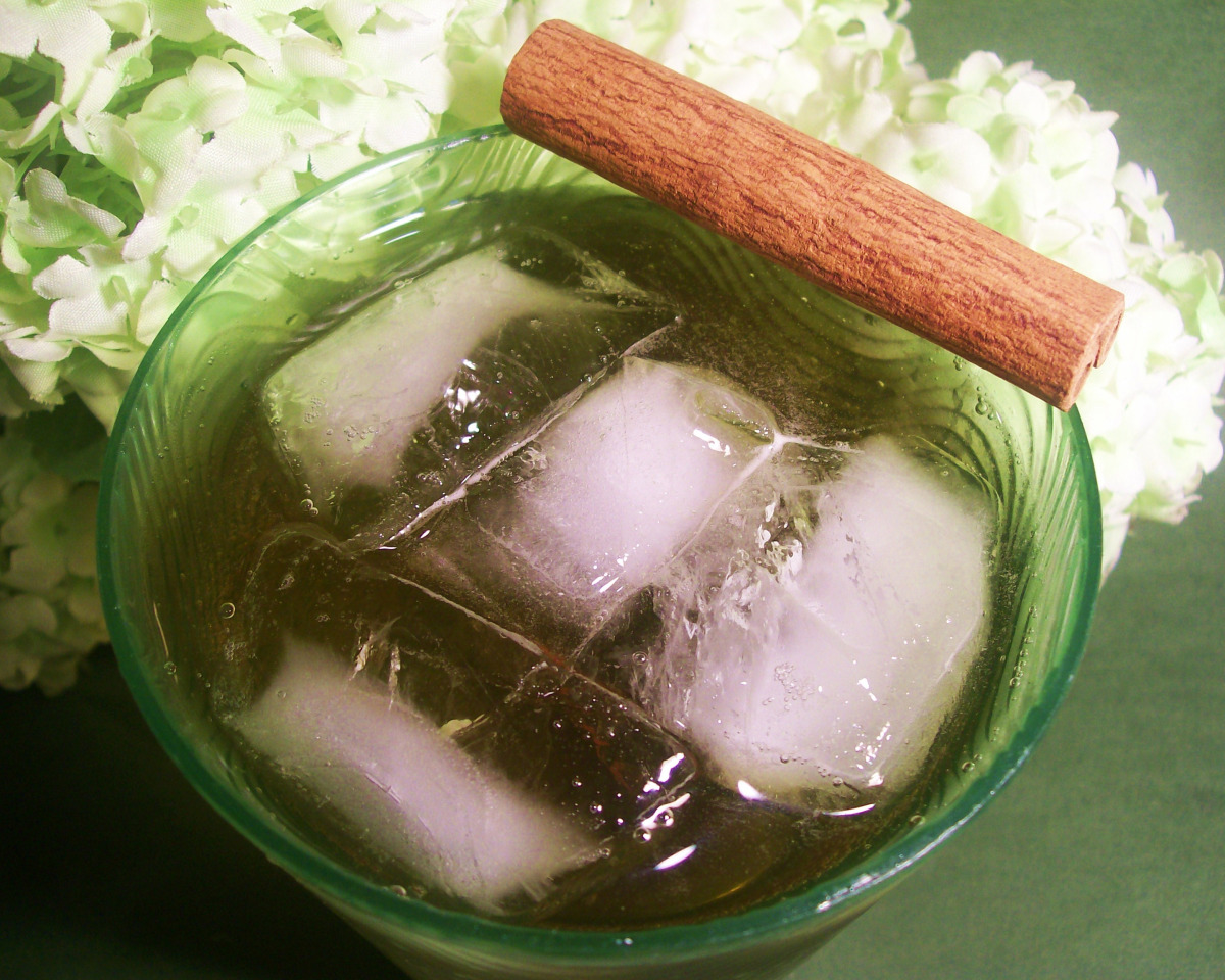 Shaken Ginger-Honey Sparkler