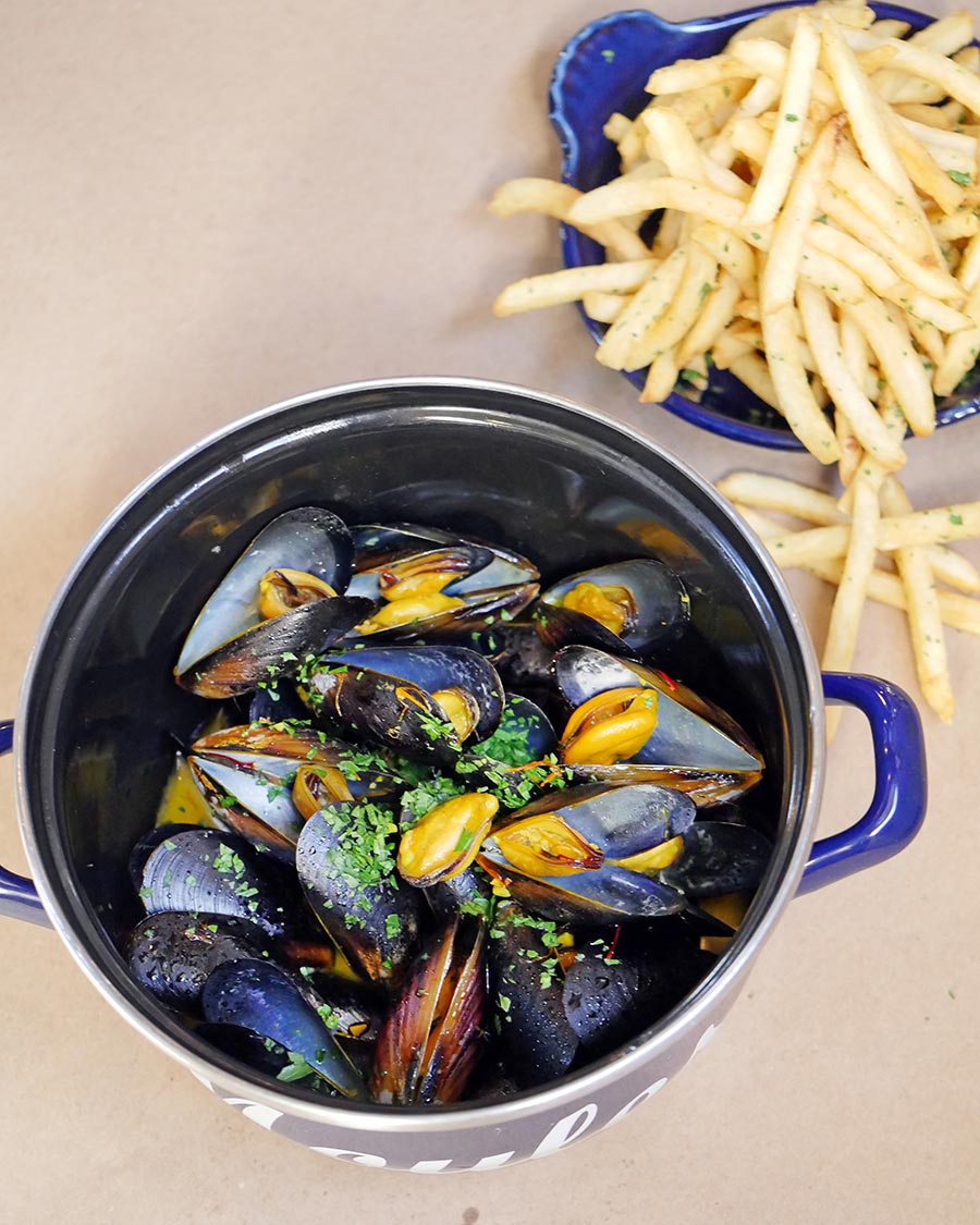 Moules-Frites with Garlic Butter