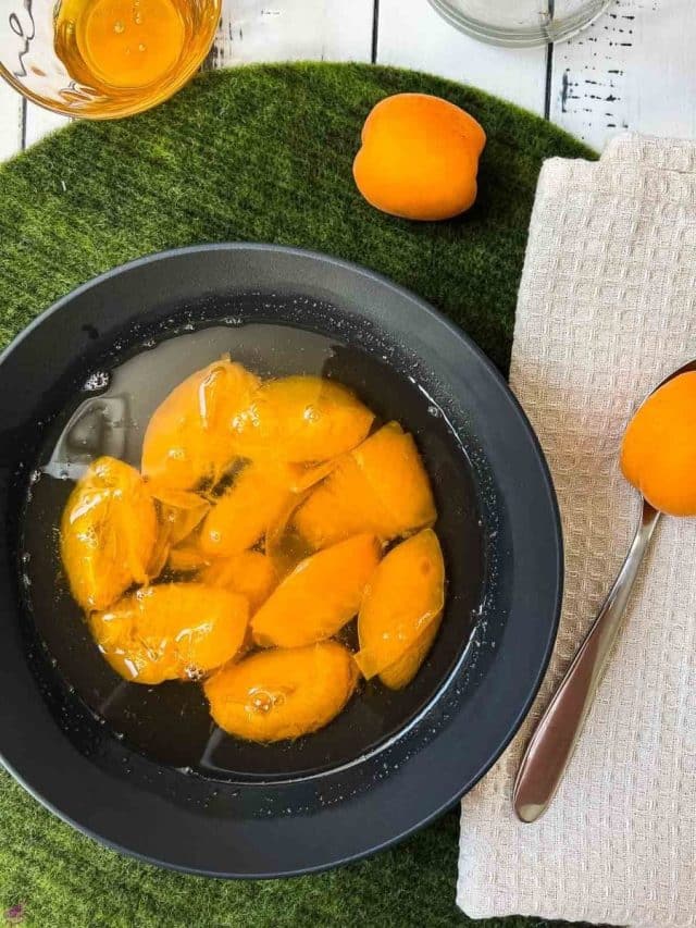 Saffron-Simmered Lamb with Apricot Compote