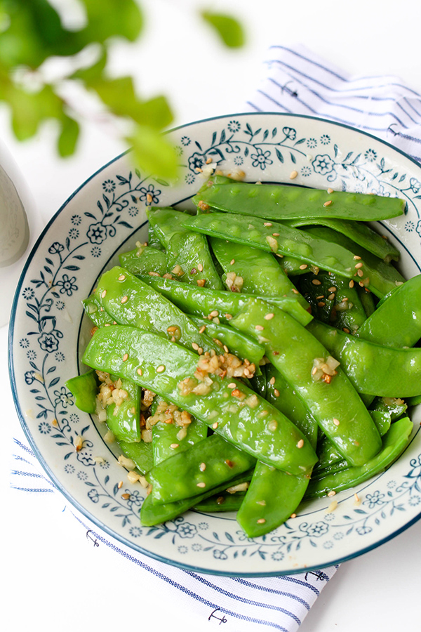 Stir-Fried Snow Peas with Dried Chili and Garlic