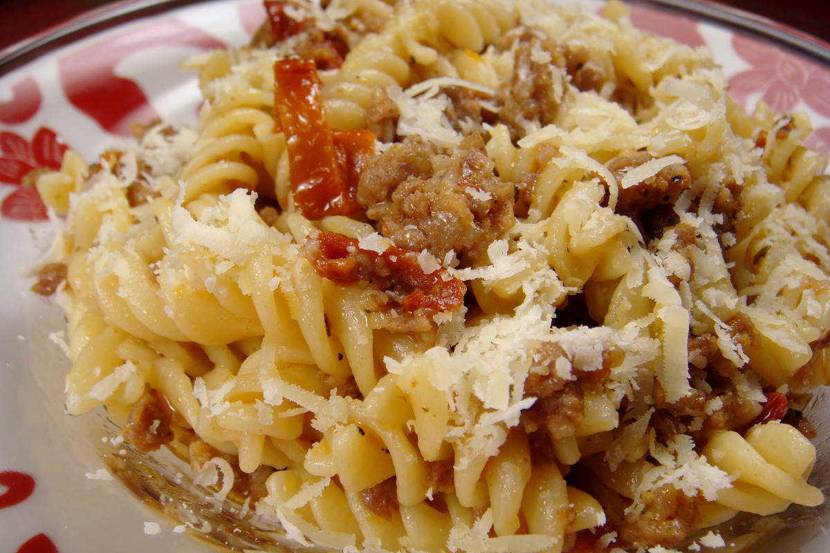 Tomato-Basil Fusilli with Sun-Dried Tomatoes