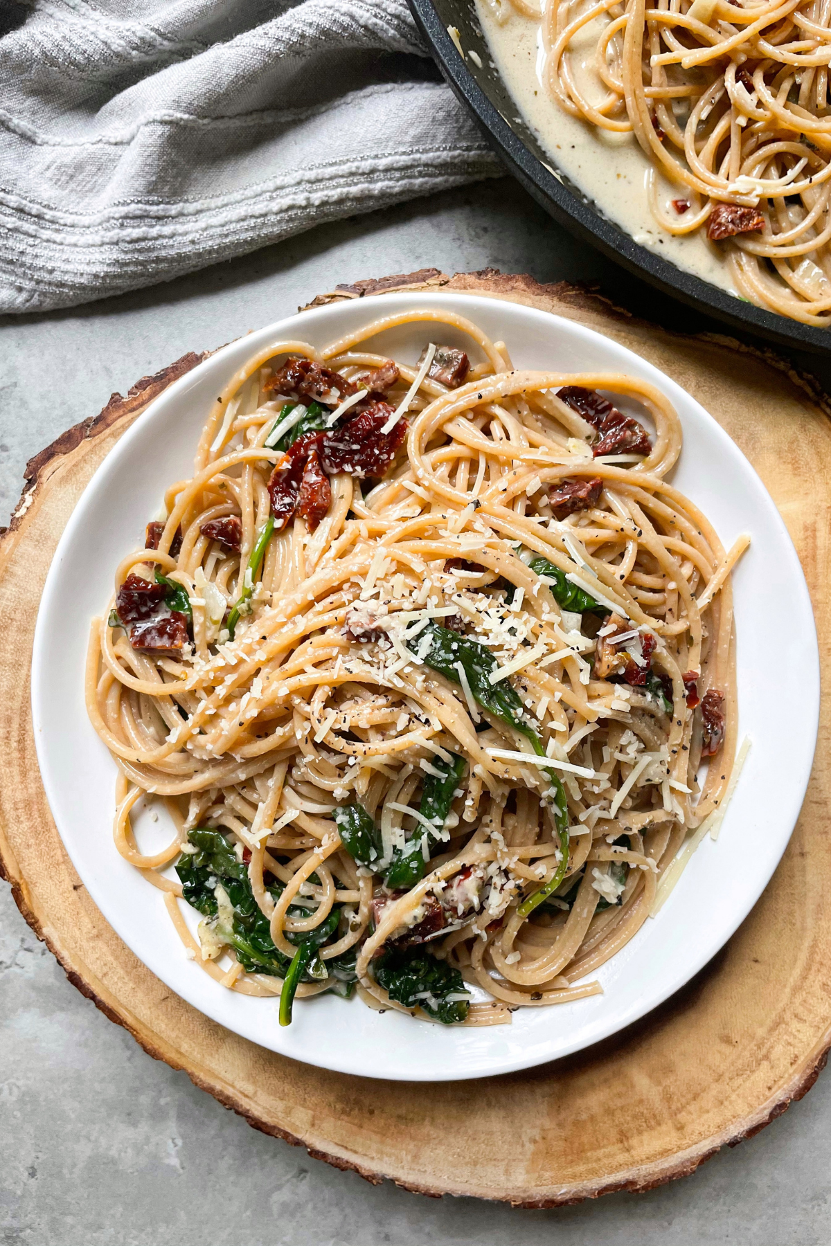 Pasta with Sun-Dried Tomatoes and Spinach