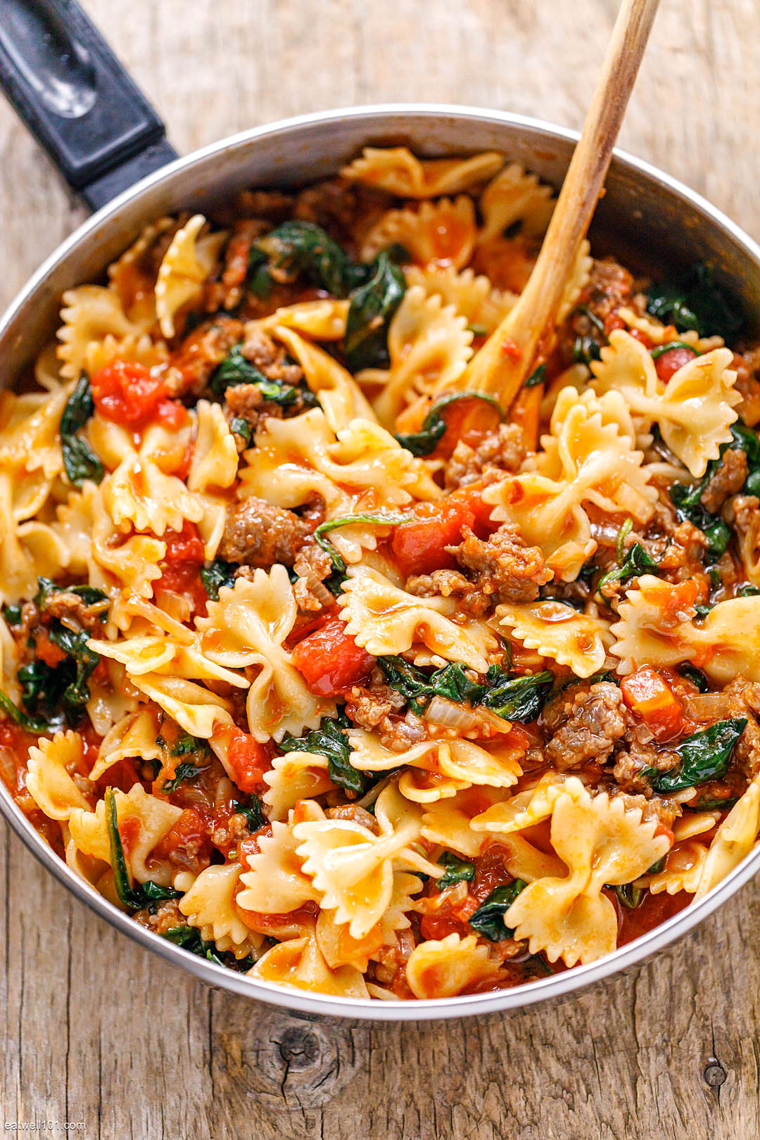 One-Pot Tomato Sausage and Spinach Pasta