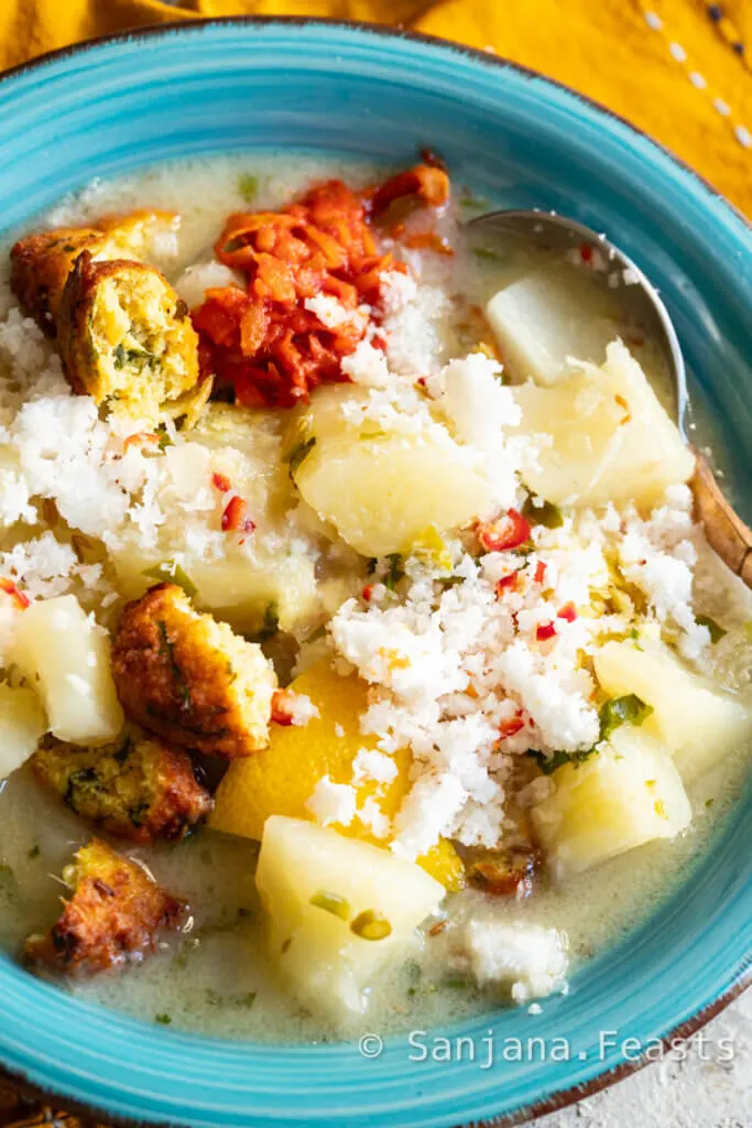 Cassava and Coconut Stew with Green Peppers