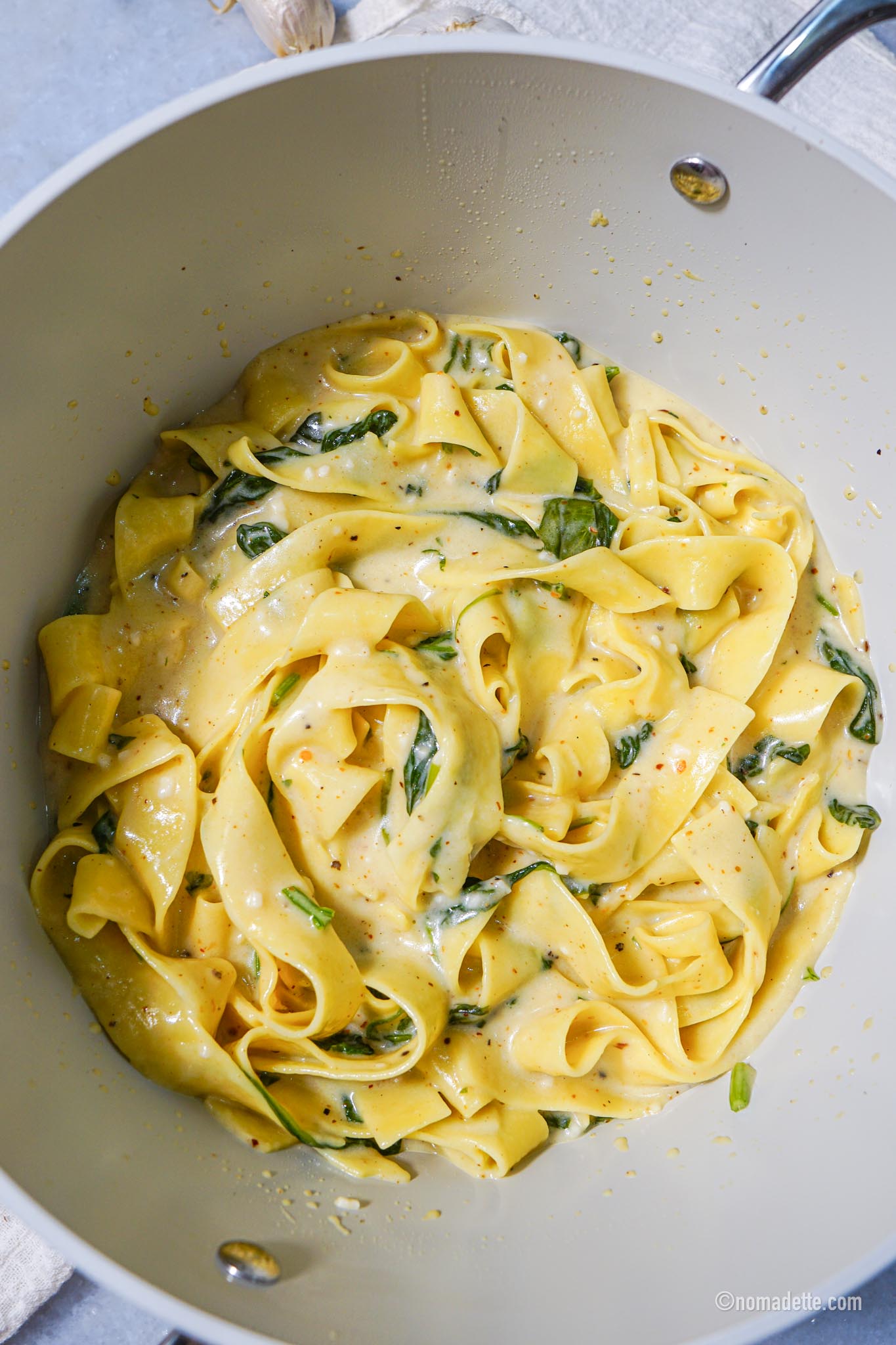 One-Pot Creamy Garlic Pasta with Spinach