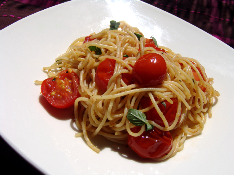 Herb-Infused Spaghetti with Cherry Tomatoes and Garlic