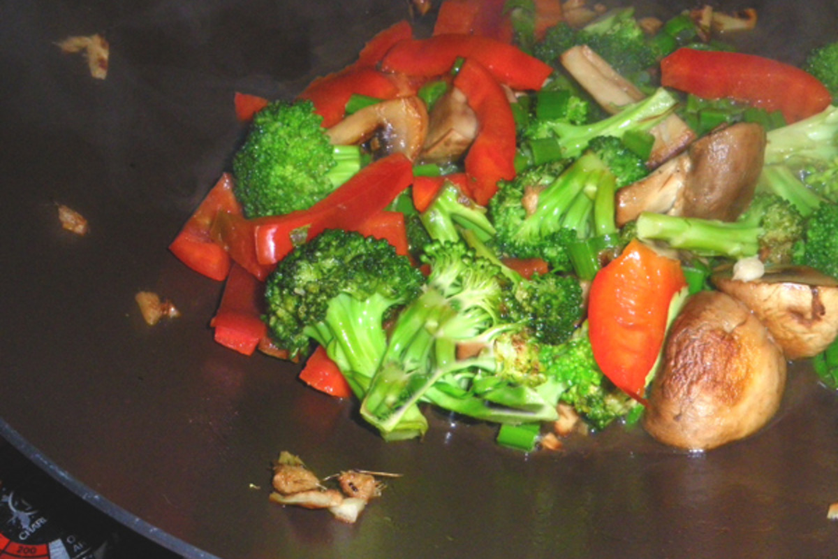 Stir-Fried Broccoli and Bell Peppers with Ginger and Garlic