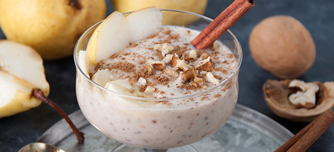 Cinnamon-Infused Pear and Oat Smoothie