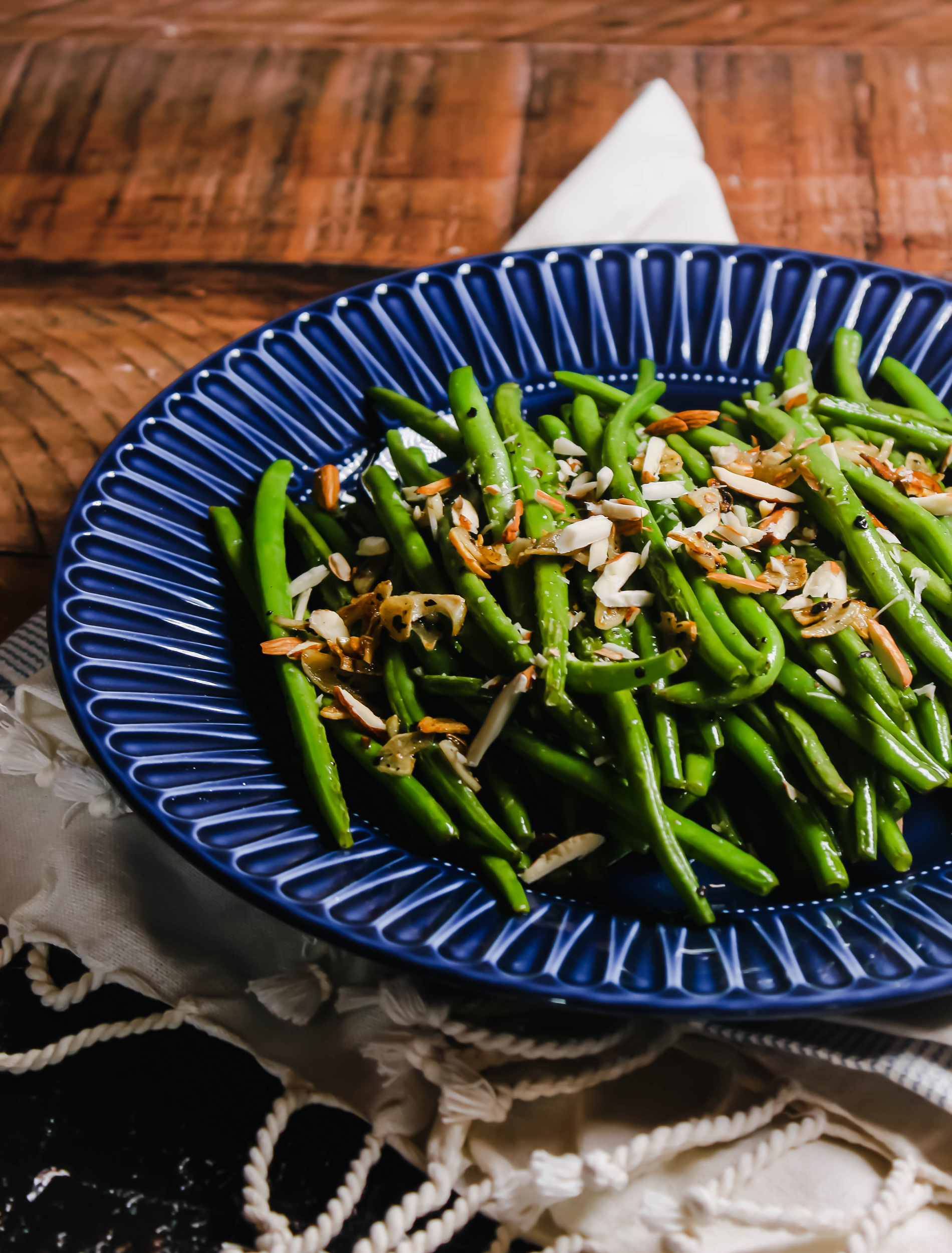 Garlic-Sautéed Green Beans with Almonds