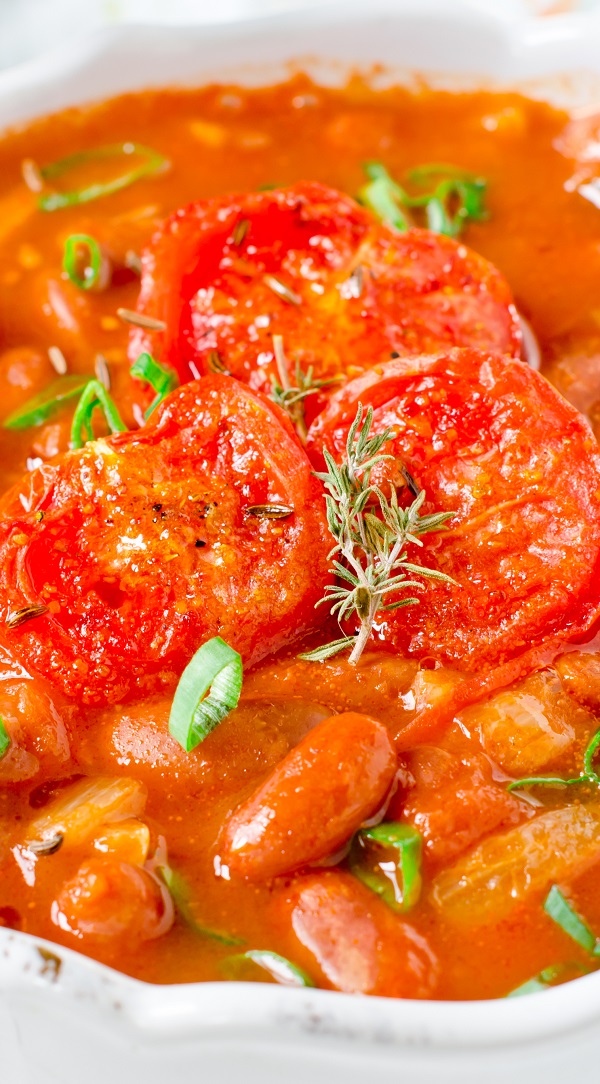 Slow-Simmered Tomato and Black Bean Soup