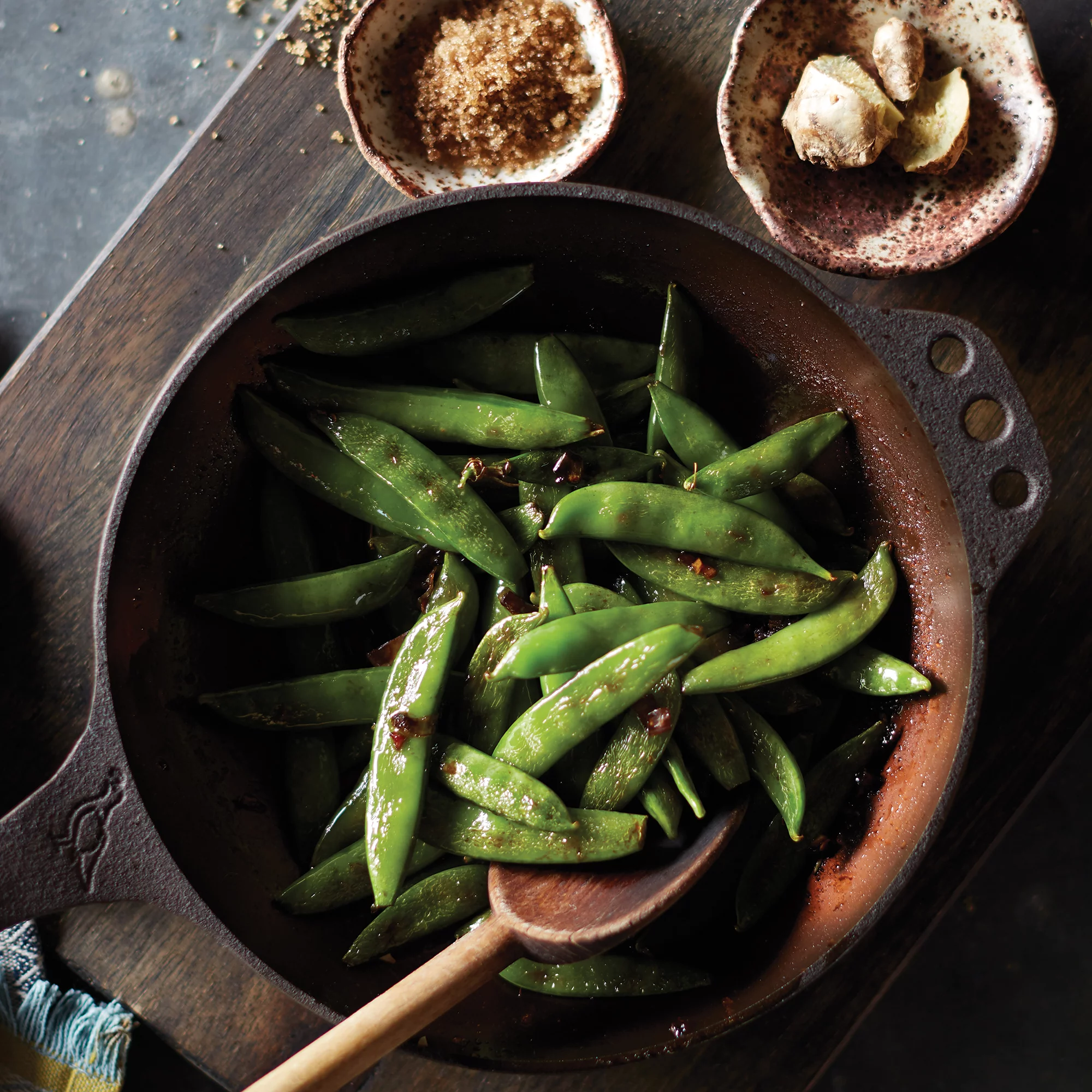 Quick Stir-Fried Snow Peas and Sugar Snap Peas with Ginger and Garlic