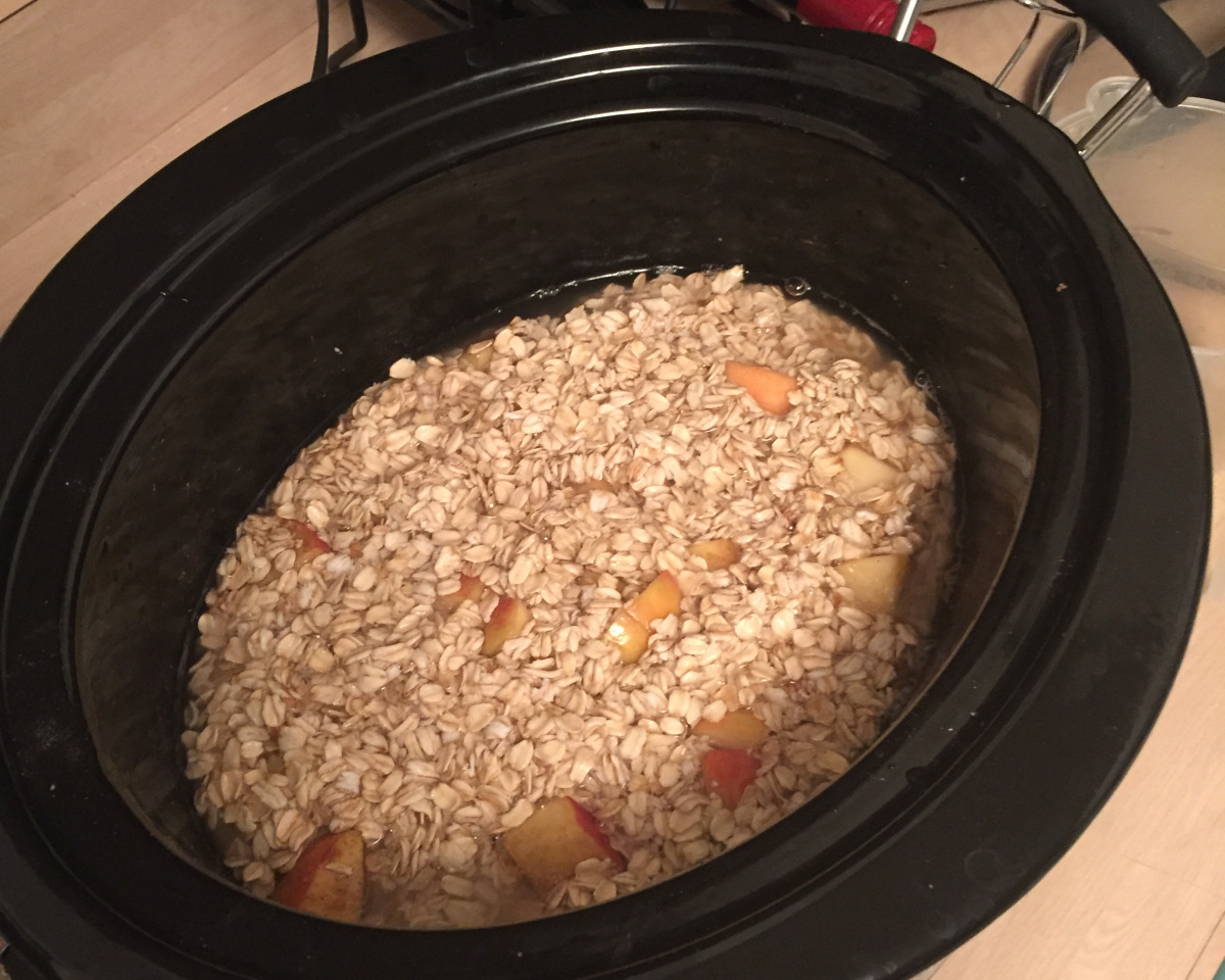 Overnight Apple and Cinnamon Oatmeal