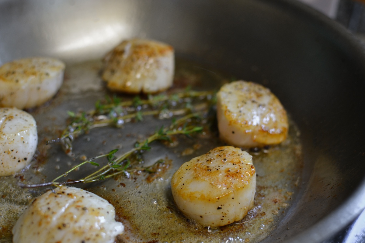 Pan-Seared Scallops with Lemon and Thyme