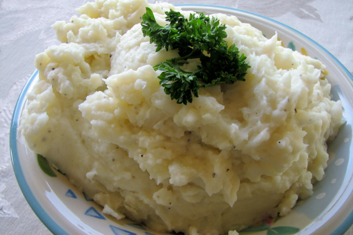 Cauliflower-Infused Creamy Mashed Potatoes
