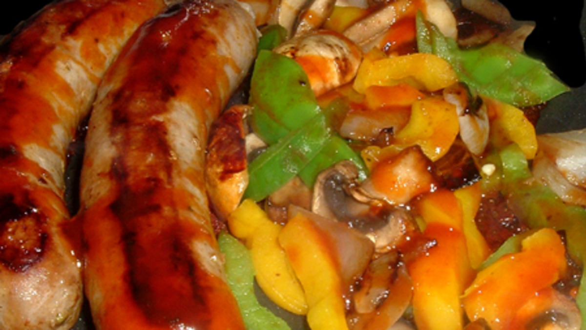 One-Pan Sausage and Bell Pepper Stir-Fry with Garlic