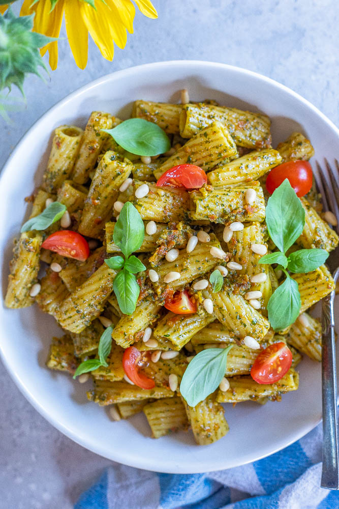 Sun-Dried Tomato and Sunflower Seed Pesto Pasta