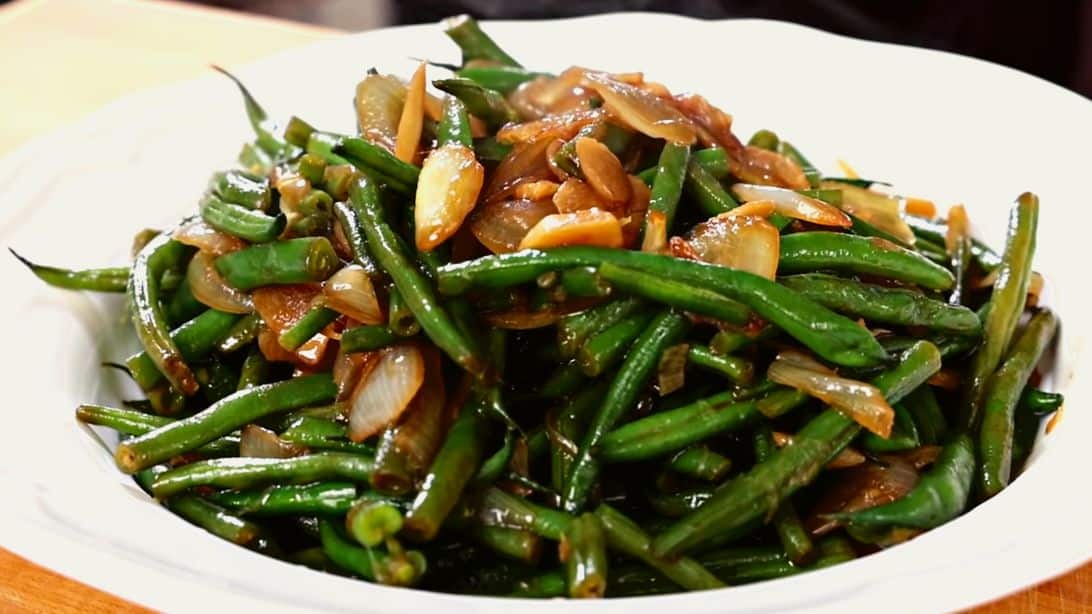 Garlic-Chili Oil Stir-Fried Green Beans