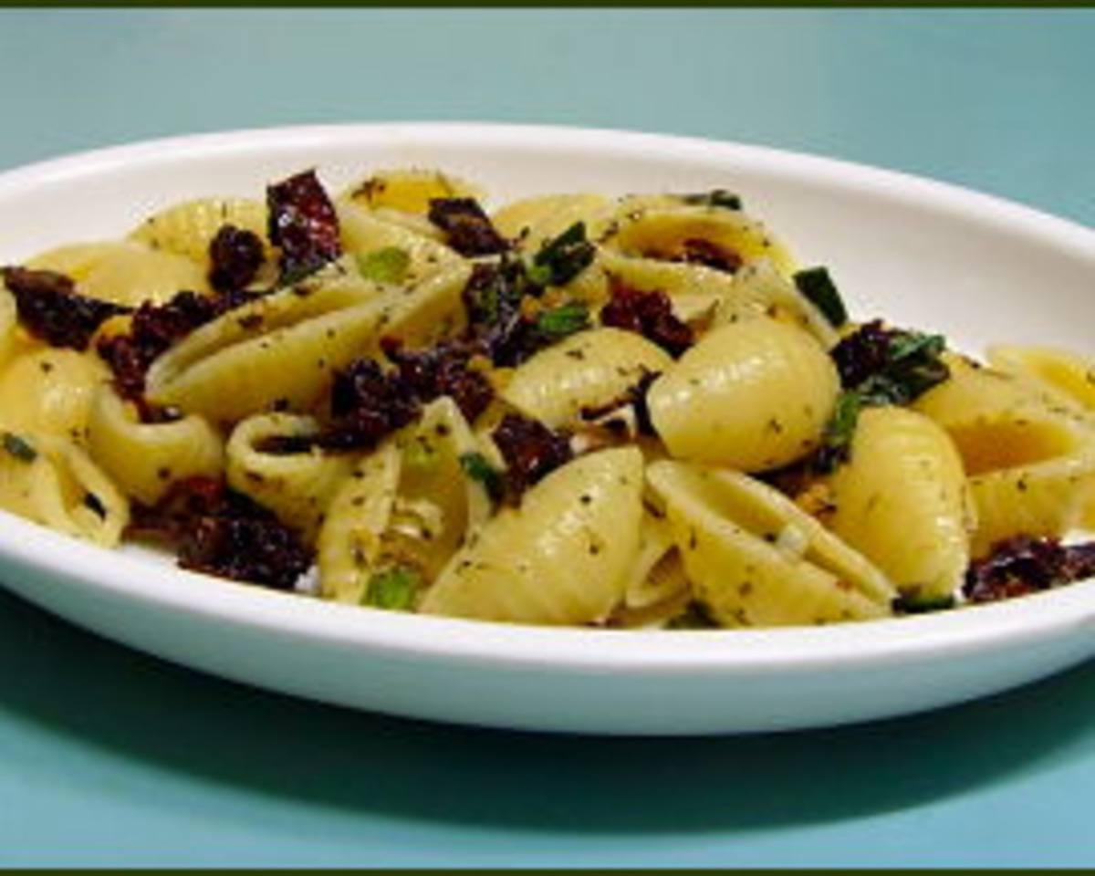 One-Pot Garlic and Sun-Dried Tomato Pasta
