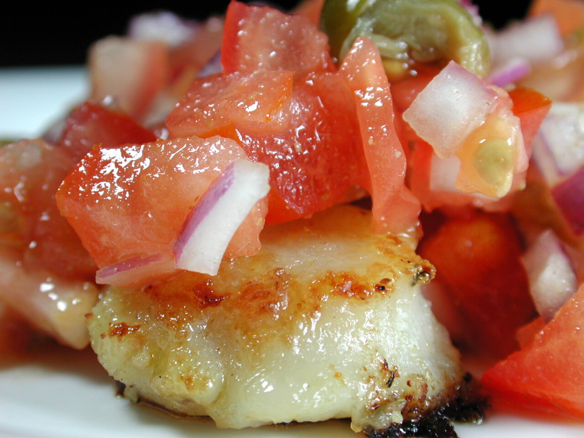 Pan-Seared Scallops with Cherry Tomatoes and Basil