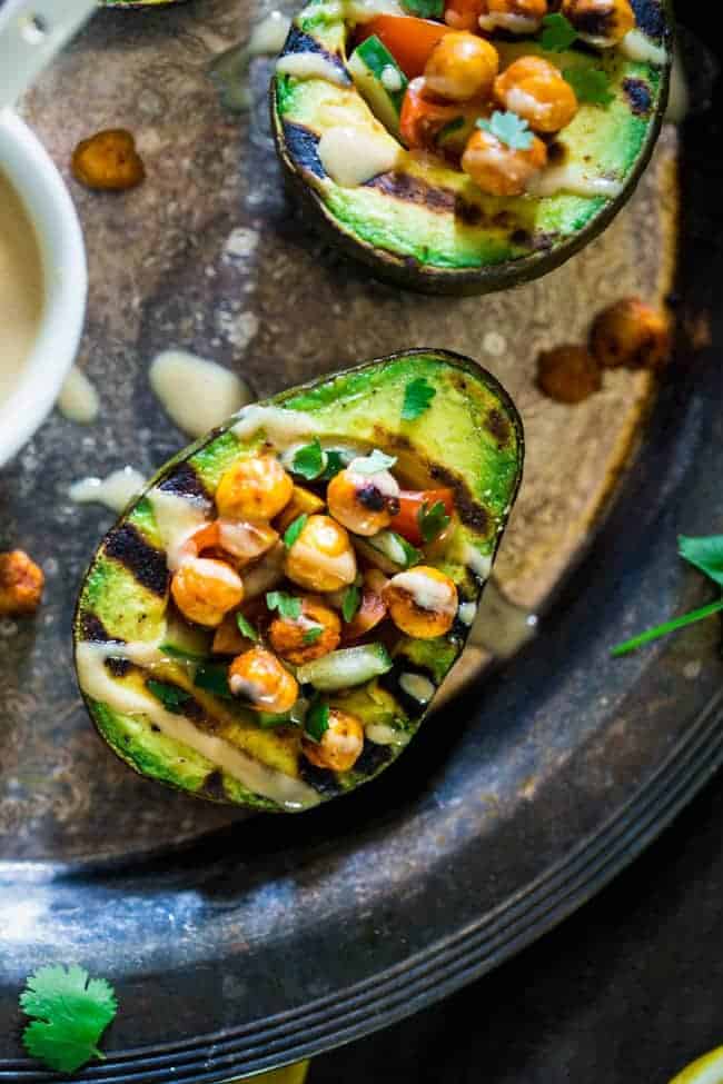 Budget-Bowl with Grilled Chickpeas and Avocado