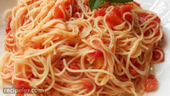 Golden Garlic Tomato Pasta