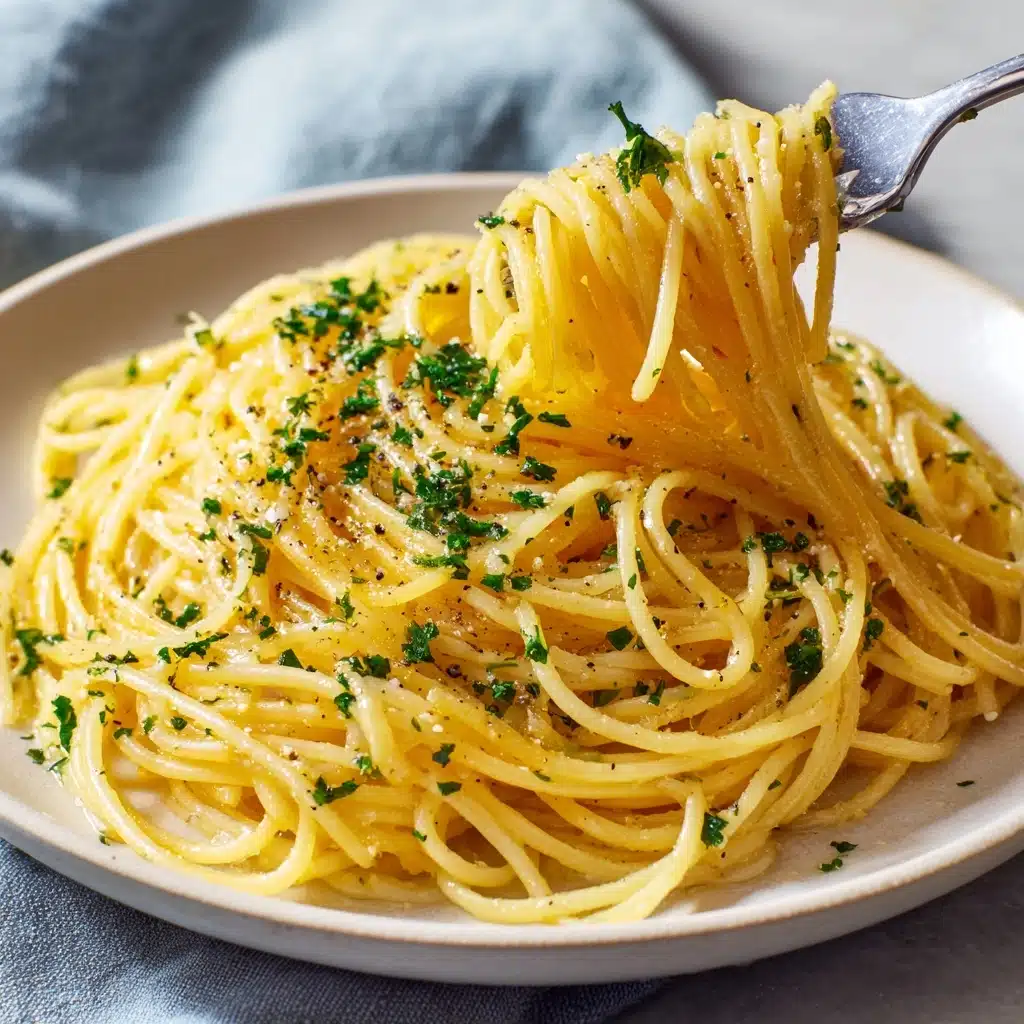 Boiled Spaghetti with Garlic, Olive Oil, and Parsley