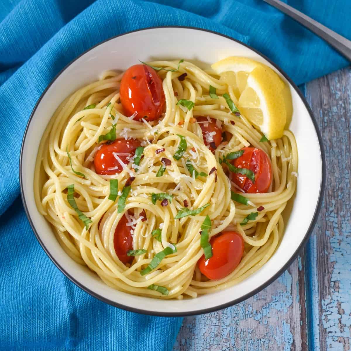 One-Pan Spaghetti Aglio e Olio with Cherry Tomatoes and Basil