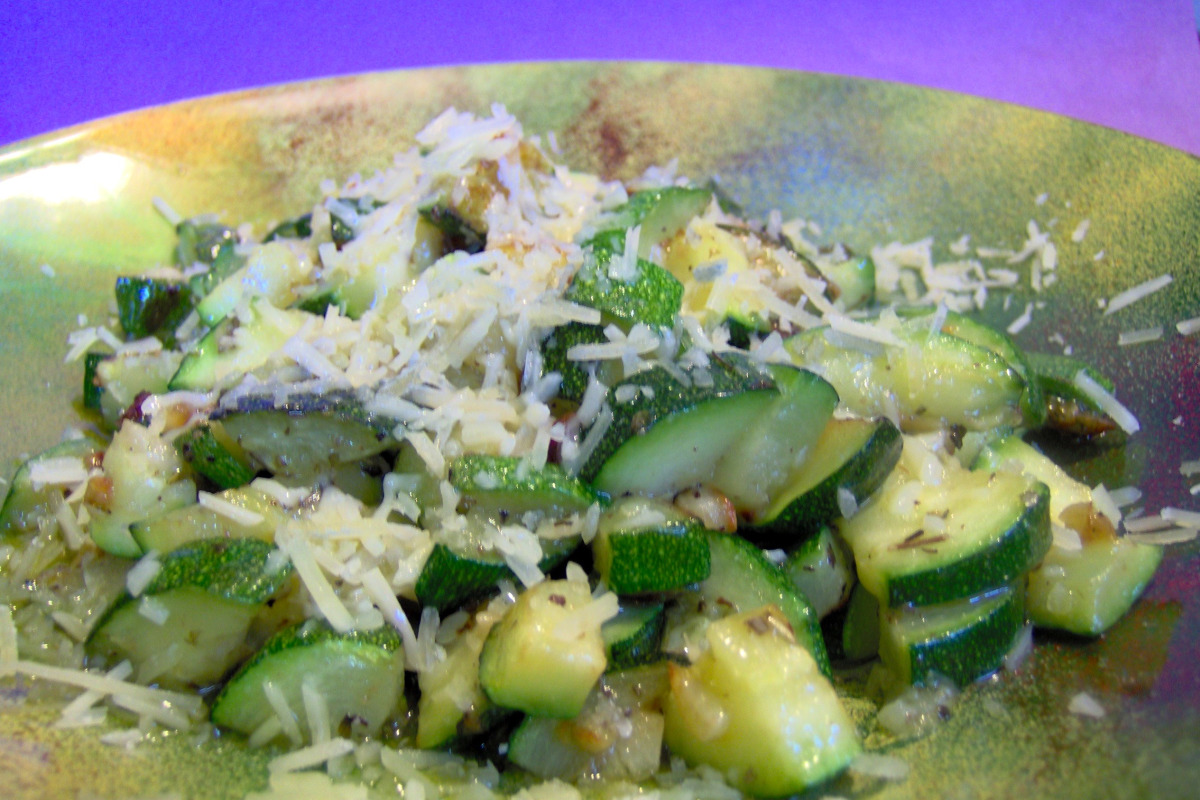 Stir-Fried Zucchini and Bell Peppers with Garlic