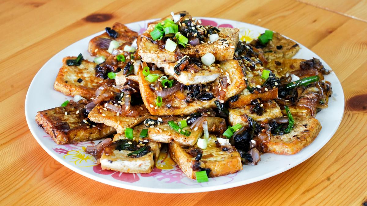 Stir-Fried Tofu with Chili and Fermented Black Beans