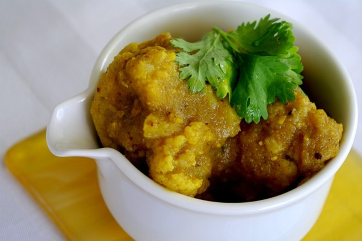 Cauliflower Turmeric Curry with Coconut Milk