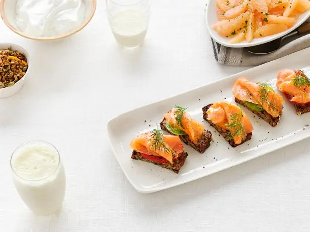 Lemon-Dill Smoked Salmon Toasts