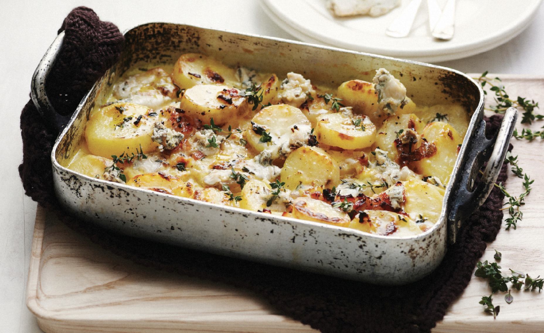 Comforting Potato Bake with Herbs and Cheese