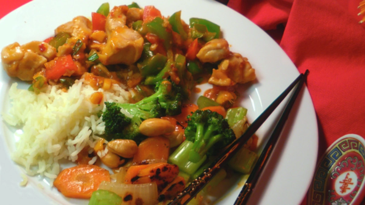 Sichuan Stir-Fried Chicken with Peanuts and Chili