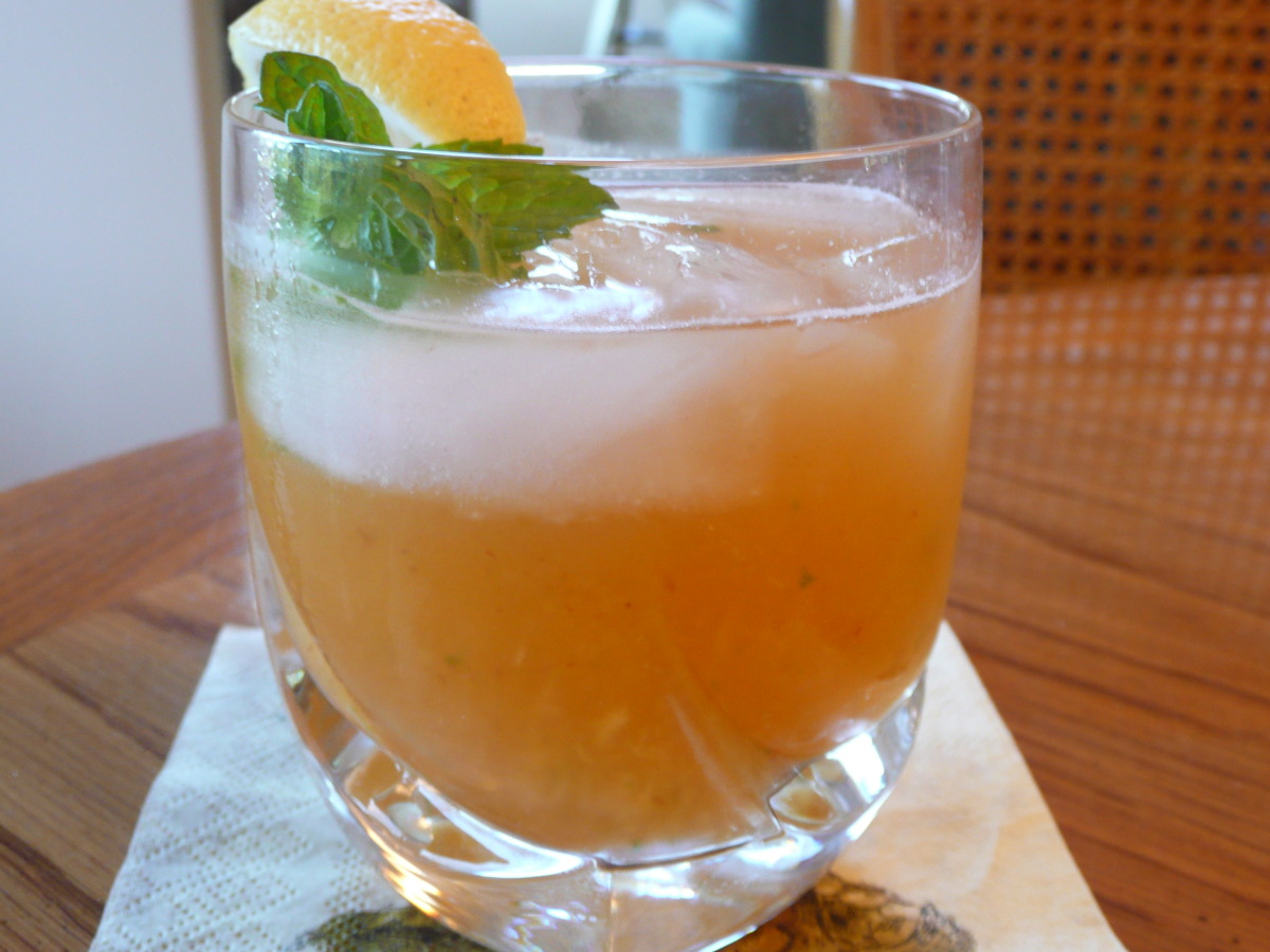 Gin & Elderflower Peach Smash