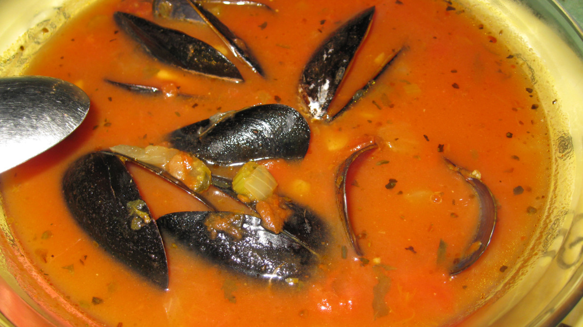 Lemon-Thyme Mussels in Simmered Broth