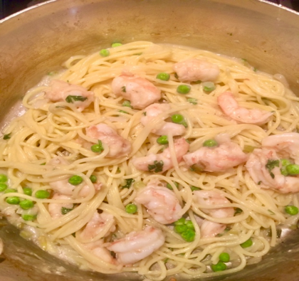 Saffron-Infused Pasta with Shrimp and Peas