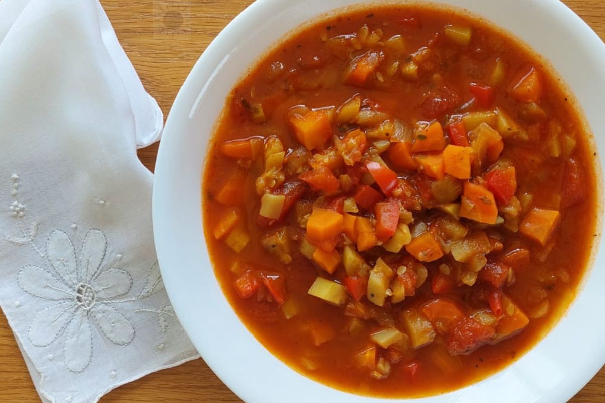 Slow-Simmered Tomato Vegetable Soup