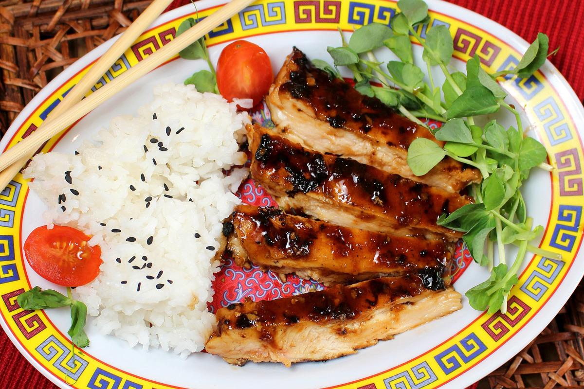 Honey-Soy Glazed Chicken Drumsticks with Sesame Seeds