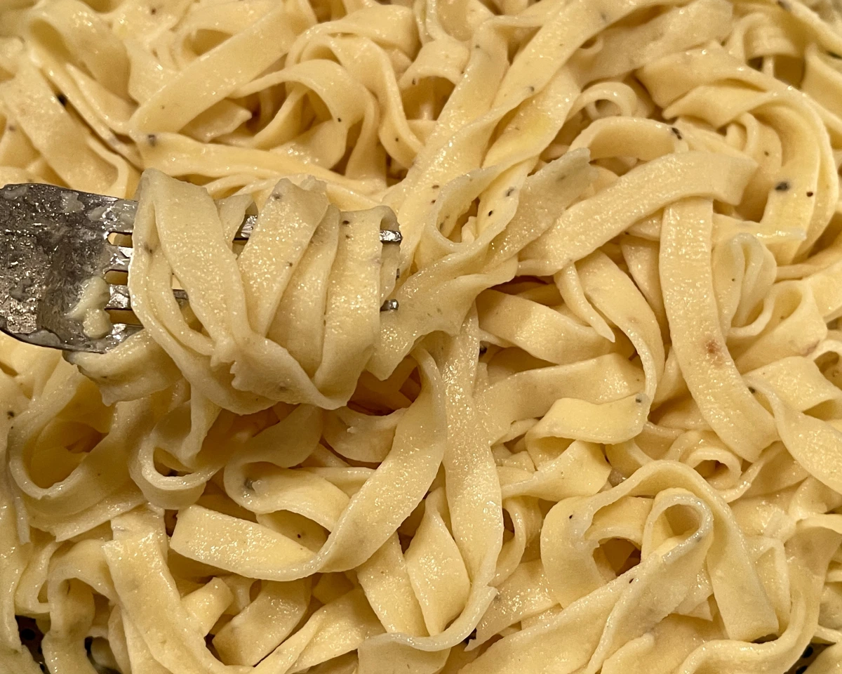 Al Dente Lemon-Pepper Pasta with Fresh Herbs