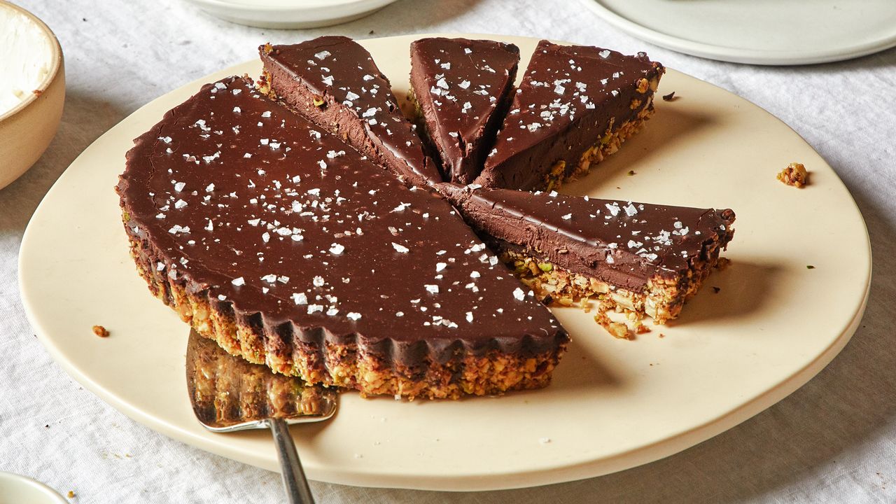 Basic Chocolate Ganache Tart with Crisp Shortbread Crust