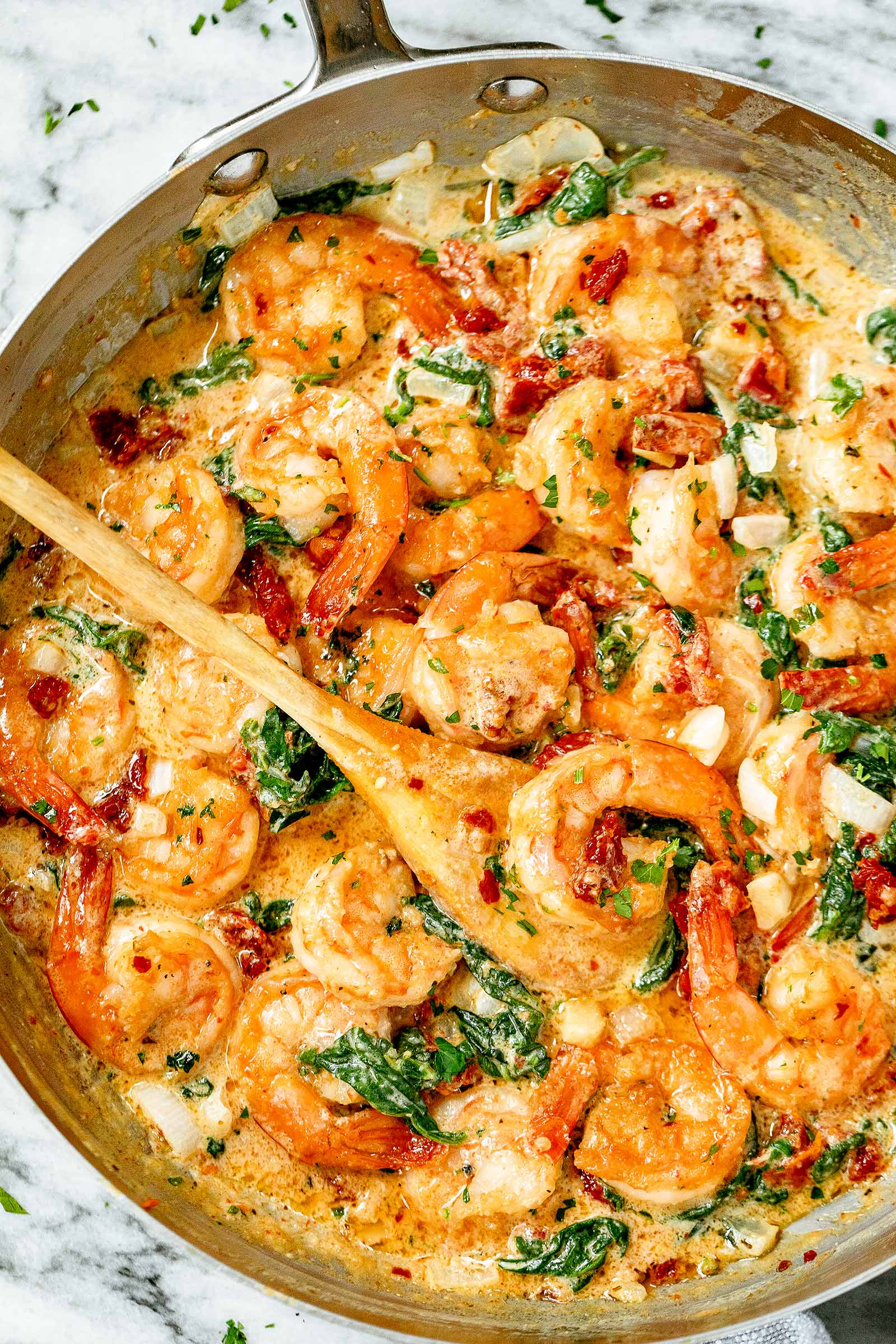 One-Pan Garlic Shrimp with Cherry Tomatoes and Spinach