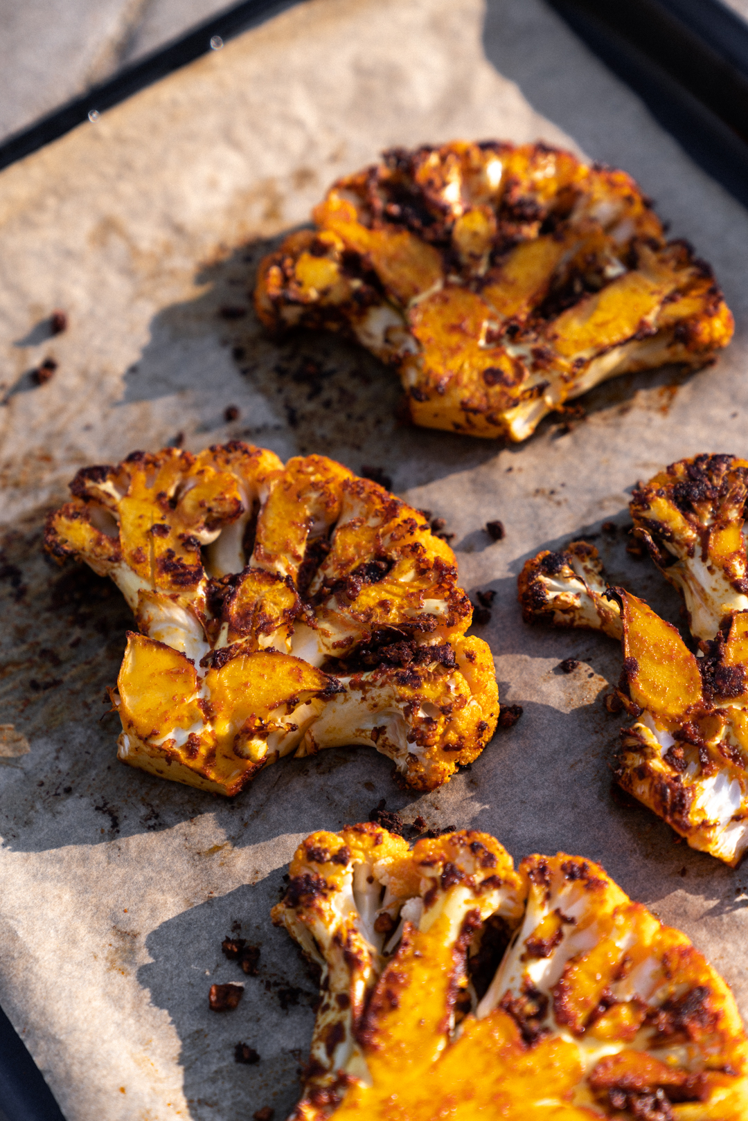 Smoky Tomato-Crusted Cauliflower Steaks