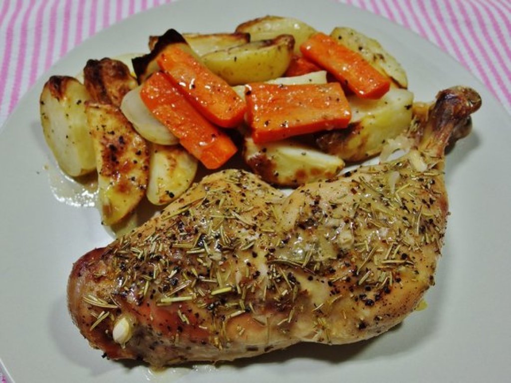 Slow-Cooked Rosemary Chicken with Carrots and Potatoes