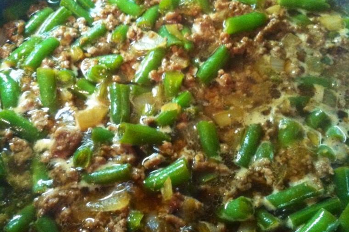 Simple Beef and Green Beans with Garlic