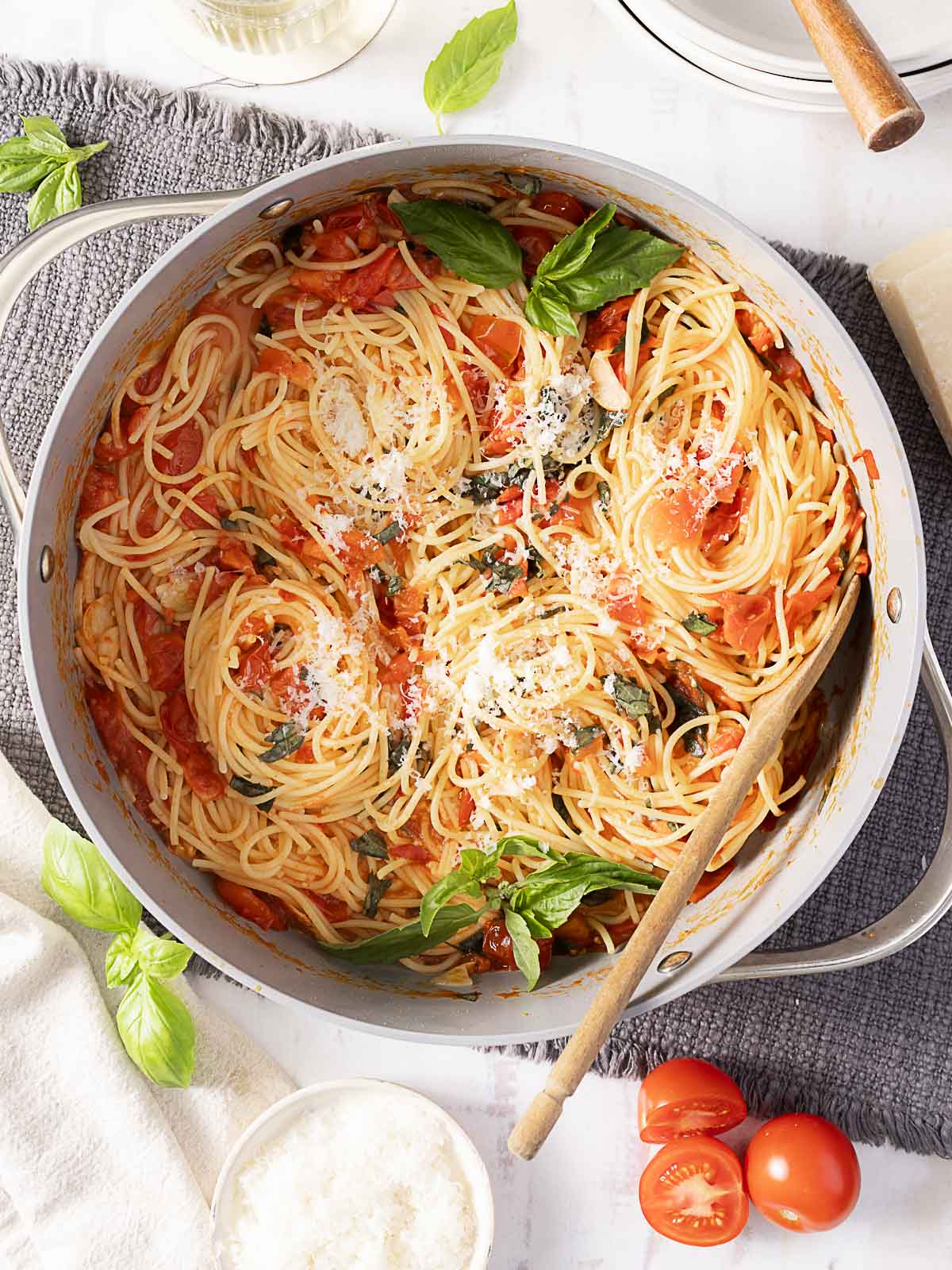 Seamless Tomato Basil Pasta with Fresh Herb Drizzle