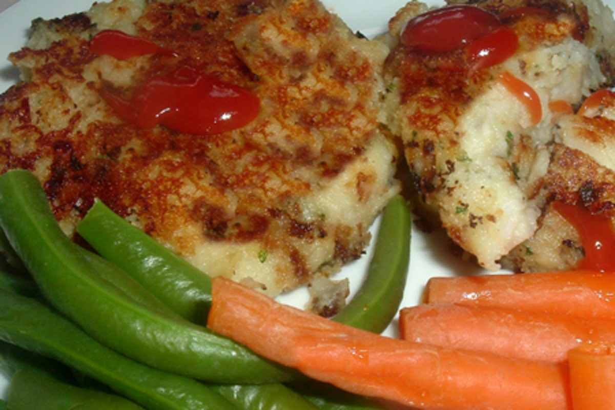 Dill-Potato Fish Cakes with Chive-Buttermilk Sauce