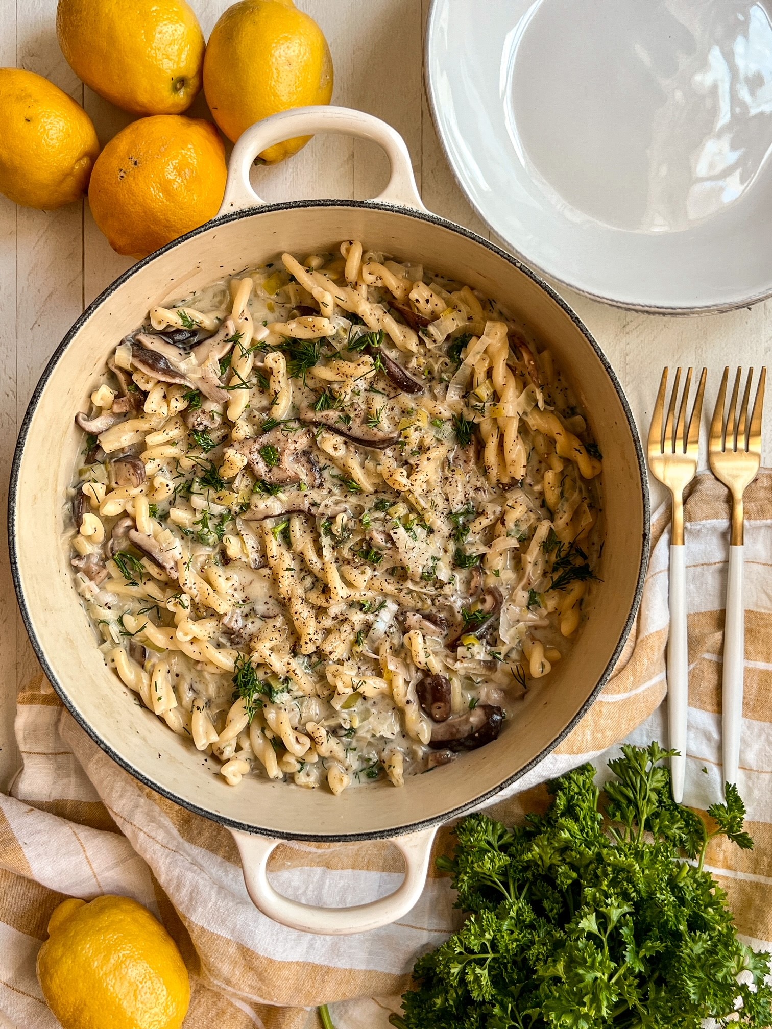 Pasta with Sautéed Mushrooms and Spinach in White Wine