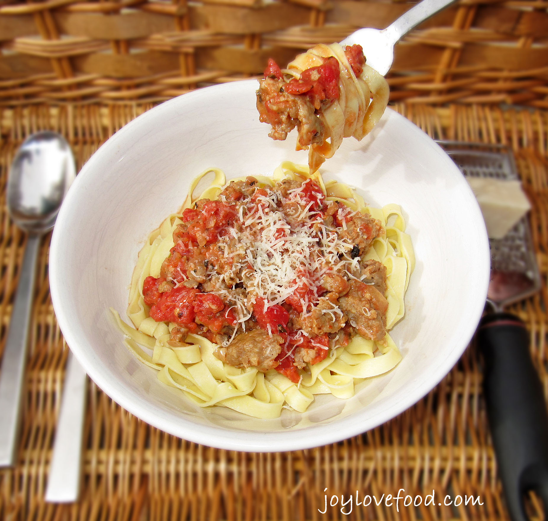 Sausage and Spinach Fettuccine with Creamy Garlic Sauce